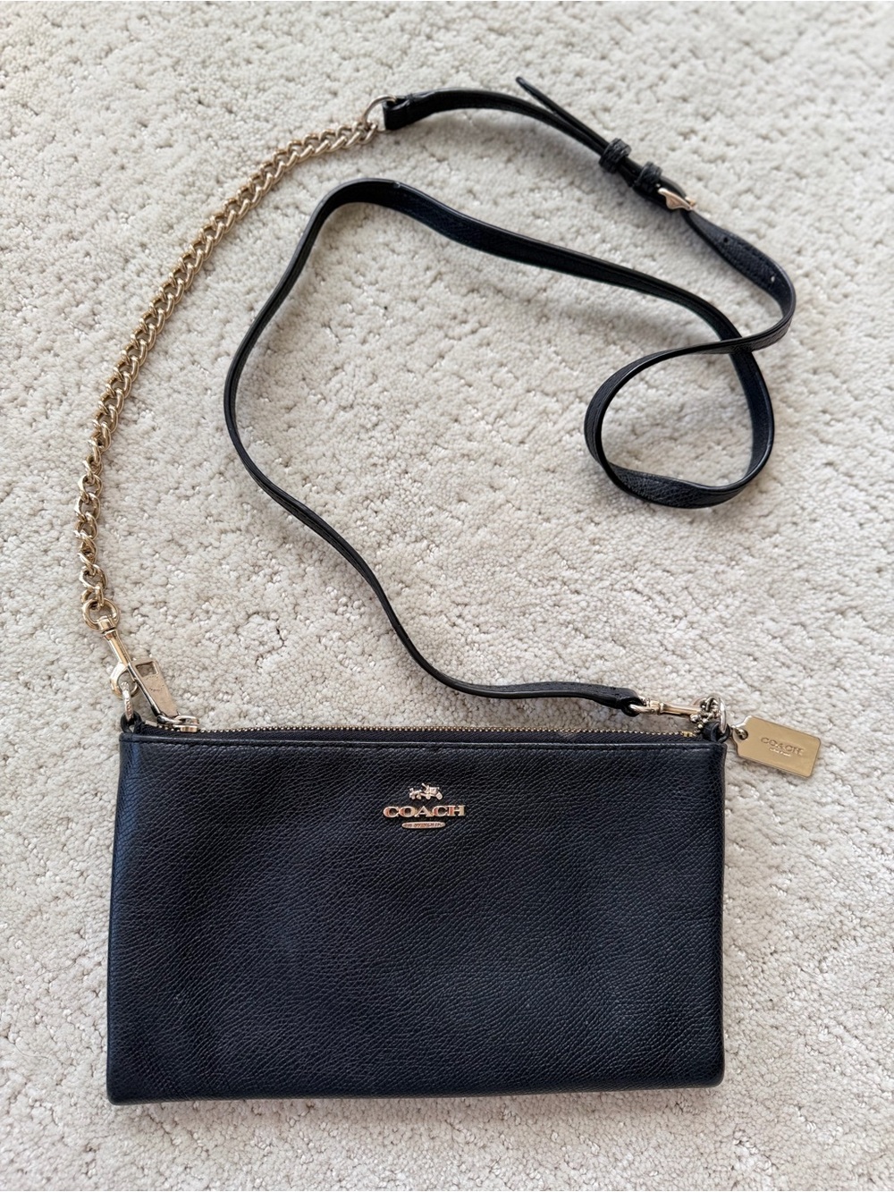 Auth - Coach Black Leather Crossbody with Gold Chain Strap